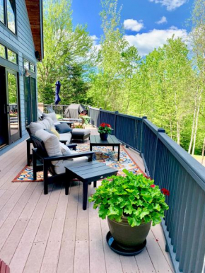 E5 Beautiful Bretton Woods slopeside home, amazing views of Mount Washington Hot Tub, AC